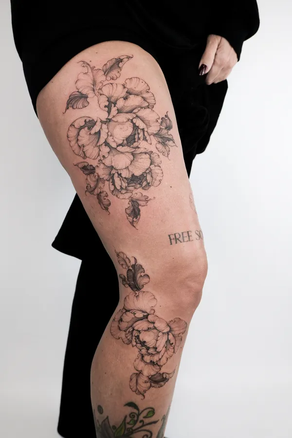 Florales Oberschenkel Tattoo