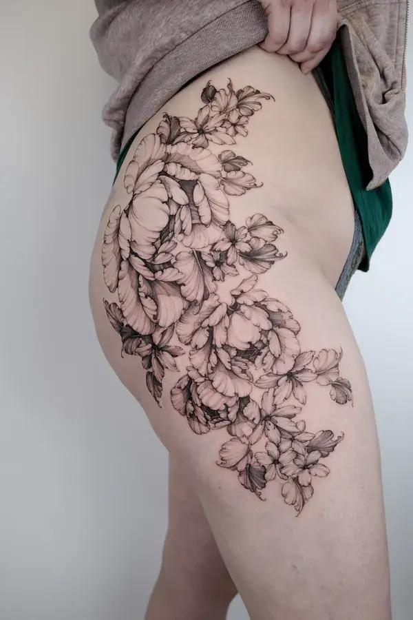 Florales Hüfte Tattoo