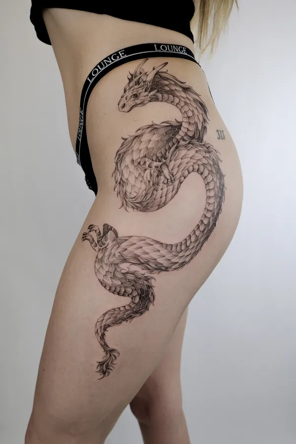 Drache Hüfte Tattoo